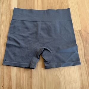 blue ribbed high-waisted sz M biker shorts #biker #activewear #gym